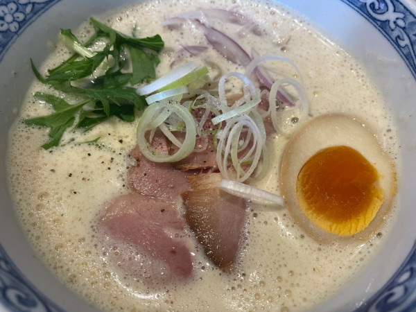 「泡鶏白湯:890円」@ラーメンは飲み物じゃの写真