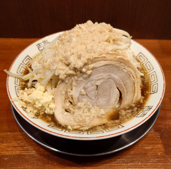 「ラーメン(半麺、900円)」@三代目 らーめん 千の写真