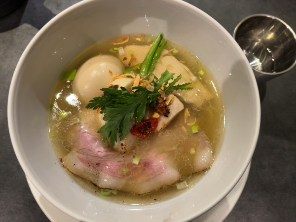 「特製塩ラーメン1900円」@Ramen 翡翠の写真