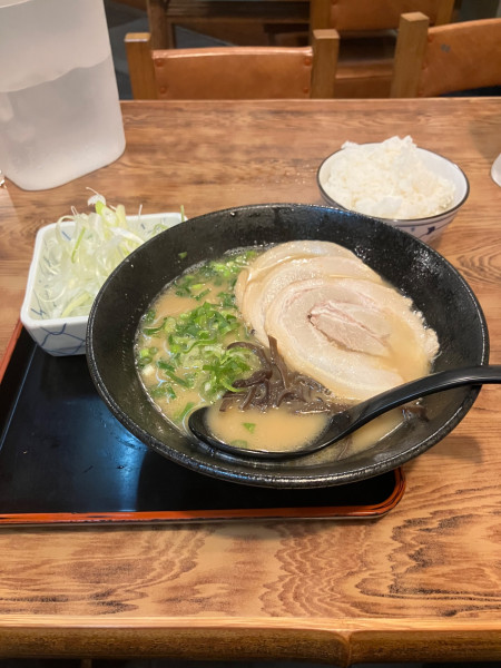 「ネギチャーシュー麺　替え玉　ライス」@とんこつラーメン 無限の写真