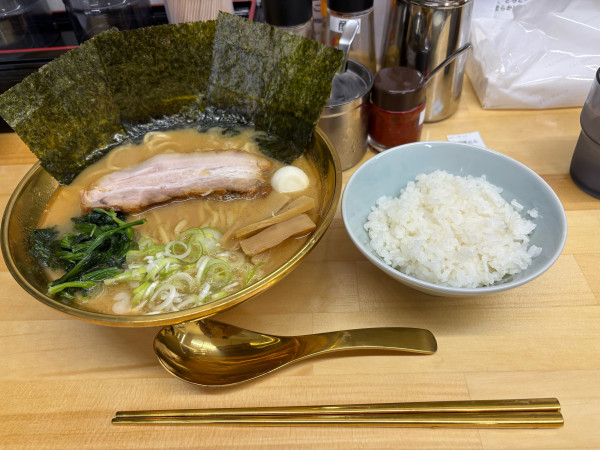 「【限定】黄金ラーメン1000円」@横浜家系ラーメン あみ家の写真