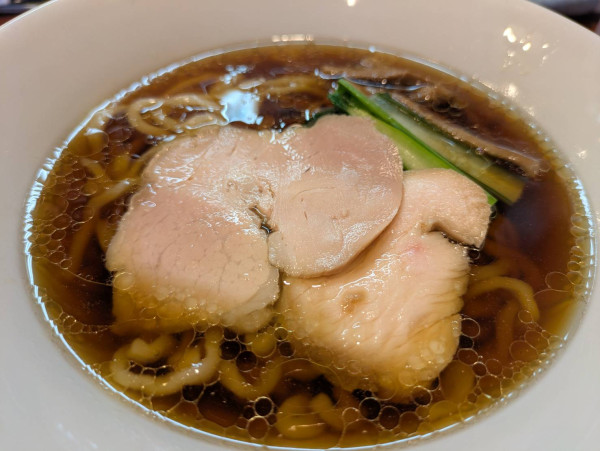 「醤油ラーメン(880円)」@手打ち カドワキの写真