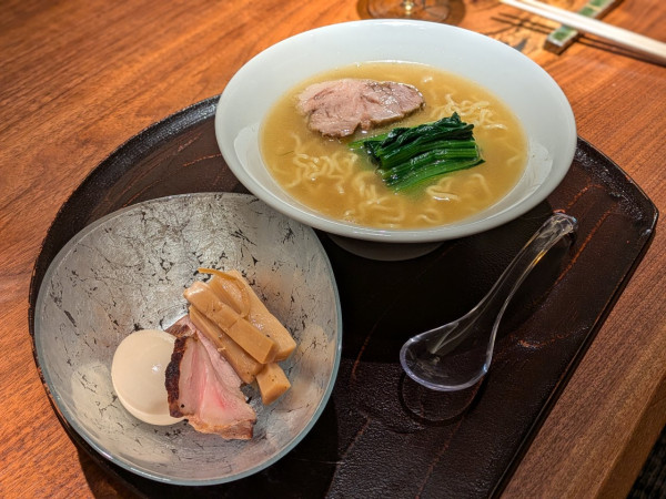 「濃厚鶏塩らぁ麺」@らぁ麺かりよん（仮）の写真