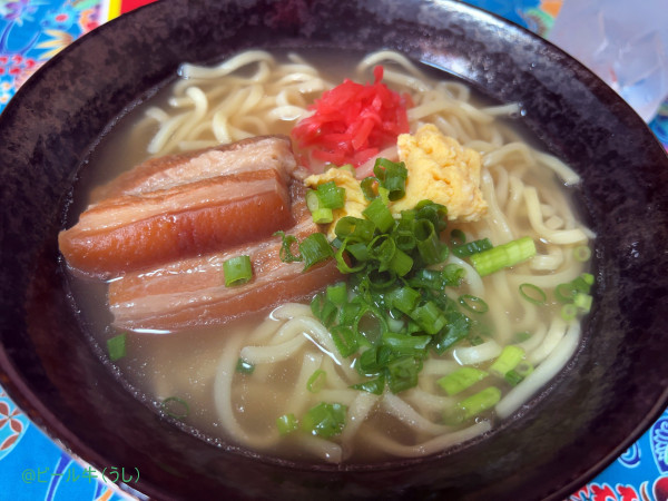 「沖縄そば大盛り(700+200円)」@週末のオリオンの写真