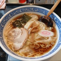 ワンタンメン 860円