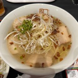 青唐 ピリ辛焦がしねぎ塩ラーメン