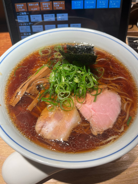 「醤油ラーメン」@らぁ麺すぎ本 丸の内店の写真