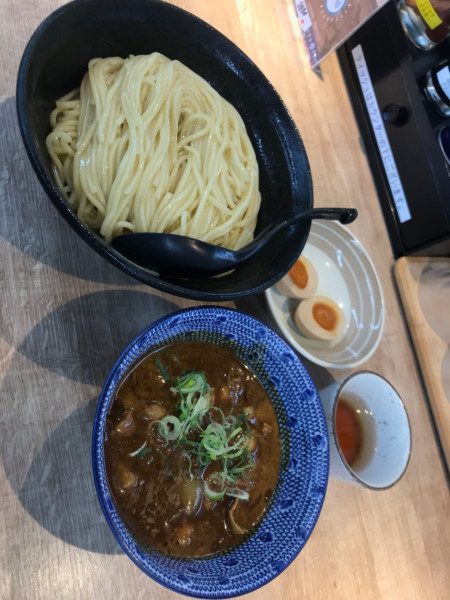 「越後カレーつけ麺 虜（中辛）＋つけ麺特盛-味玉 1,100円」@越後維新の写真