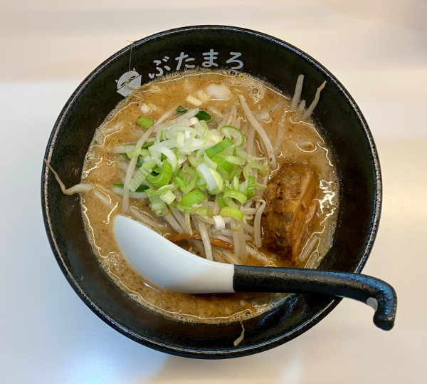 「味噌らーめん 930円」@らーめん ぶたまろの写真