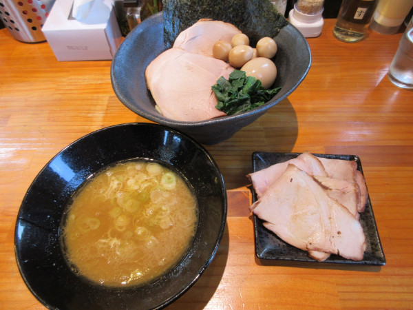 「つけ麺（１０００円）チャーシュー２００円＋うずら１５０円」@らぁーめん 滿帆家の写真