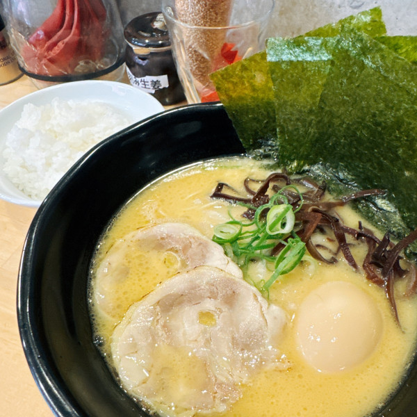 「鶏白湯醤油らーめん」@麺屋 松どりの写真