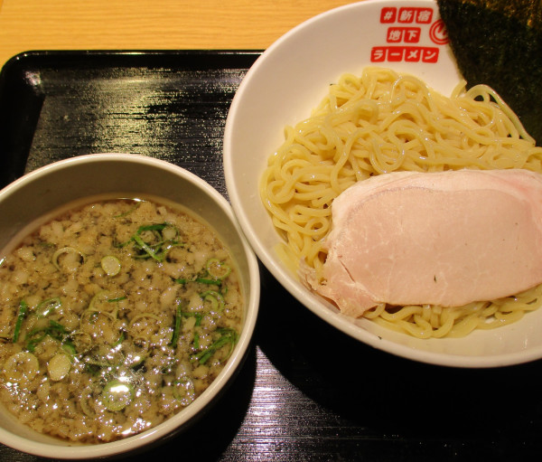 「＜ラーメンハチロク＞背油醤油つけ麺　1000円」@#新宿地下ラーメンの写真