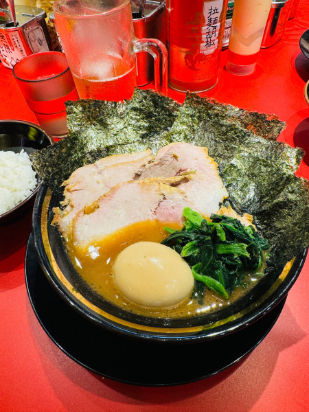 「王道ラーメン半ライスビール」@王道家味の継承店 カズ家の写真