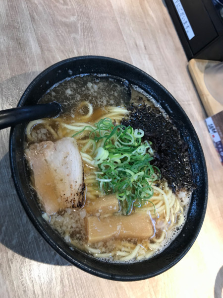 「越後醤油ラーメン−大盛 800円」@越後維新の写真