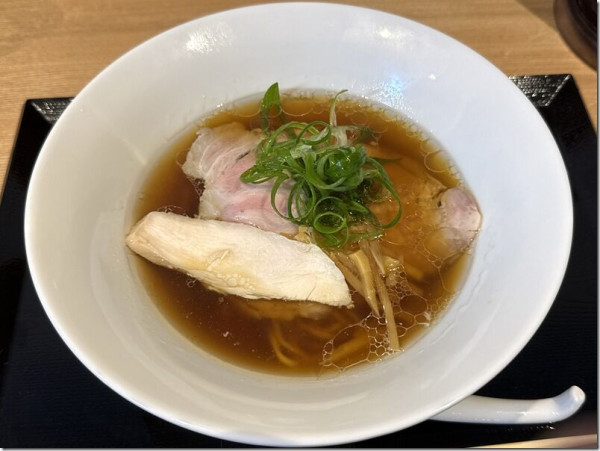 醤油らぁめん（1100円）