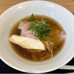 醤油らぁめん（1100円）