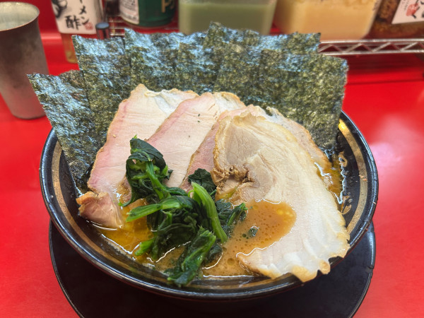 「チャーシューメン3枚　バラ　のり　カタオオ」@柏 王道家の写真