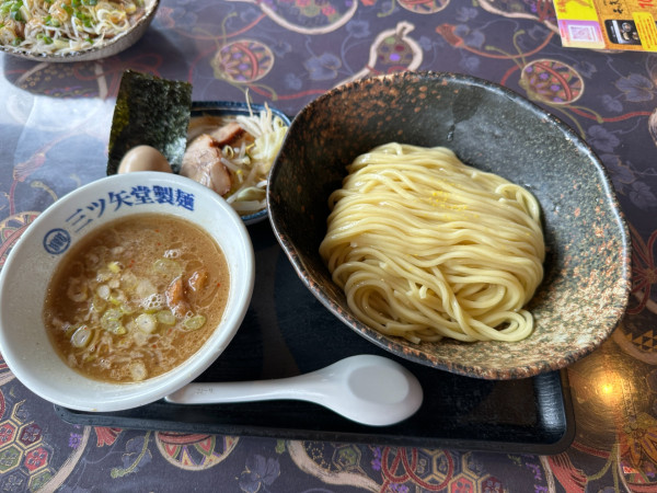 「マル得つけめん(大盛・600g・ゆず風味)1,400円」@三ツ矢堂製麺 深谷花園店の写真