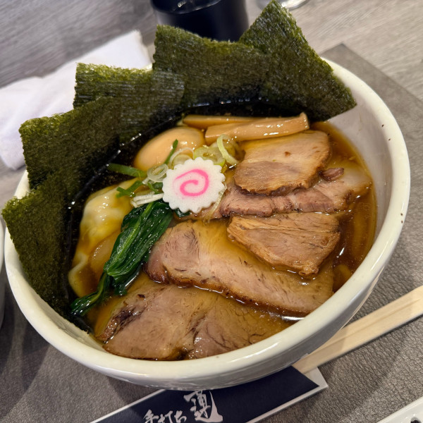 「醤油全部のせら〜麺」@手打ち 蓮の写真