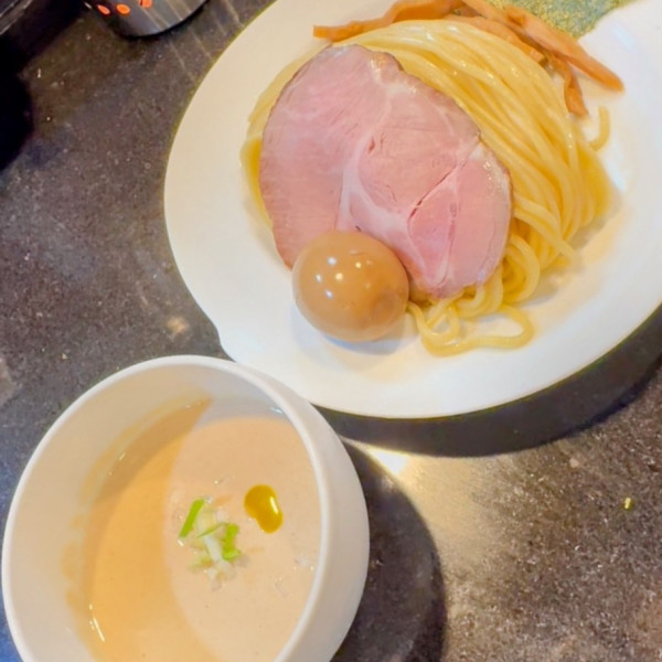 「【夏季限定】冷しホワイトつけ麺（大盛・追い飯付）１１００円他」@七福軒の写真