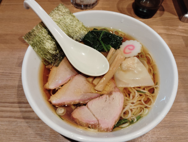 「ワンタン麺 小 1000円」@白河中華そば こすがの写真