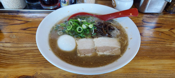 「純骨豚骨ラーメン」@よかろう門 富士店の写真
