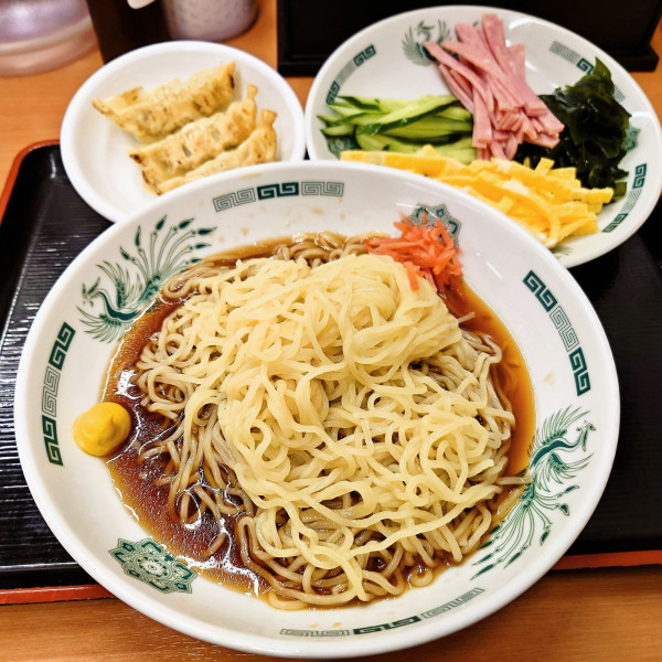 「黒酢しょうゆ冷し麺＋餃子(３個)」@日高屋 早稲田西口店の写真