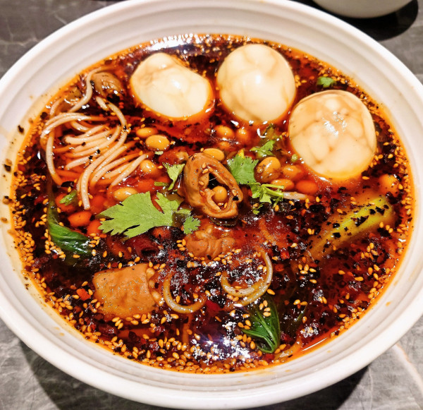 「重慶風ホルモン米線」@成都娘酸菜魚 高田馬場店の写真