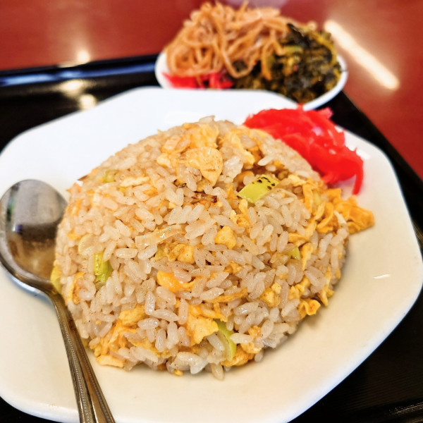 「豚骨ラーメン(硬め)＋半チャーハンセット」@いきいきラーメン食堂の写真