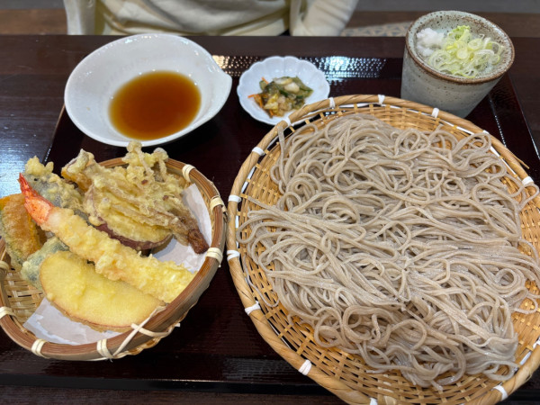 「天ぷらそば 1300円」@手打ちそば富田の写真