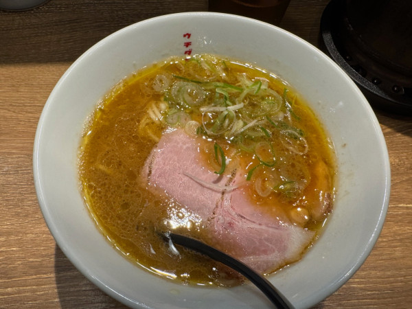 「博多醬油豚骨」@博多豚骨醤油らーめん ウチダヤの写真