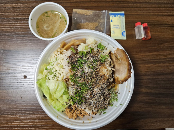 「背脂まぜめん(黒)」@まぜめん91 神峰店の写真