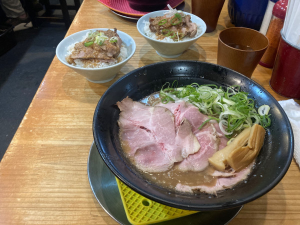 「霧島　濃度15 ガーリック丼」@まりお流らーめんの写真