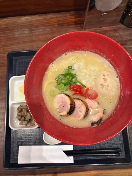 「鶏煮干し塩ラーメン味玉トマト多めきのこ多め鶏炙りチャーシュー丼」@麺や いま村の写真