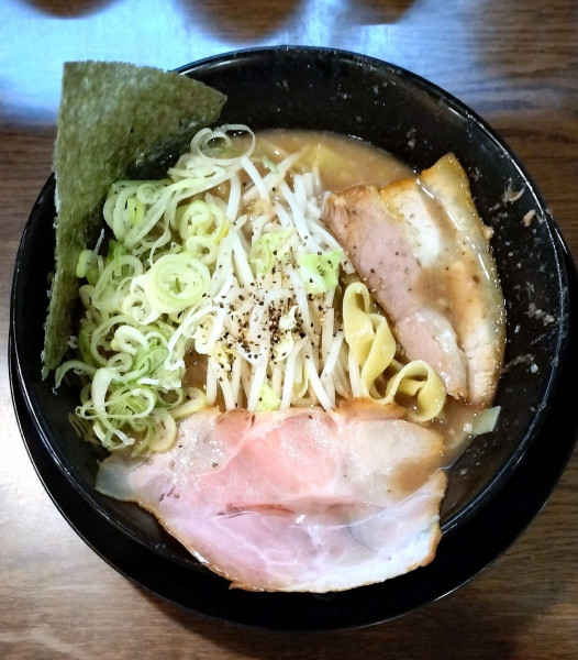 「極豚塩とんこつ(杏平麺) 970円」@麺屋 極豚の写真