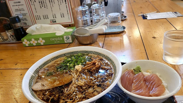 「黒ラーメン (朝ラー)」@浜焼小屋 馬鹿貝の写真