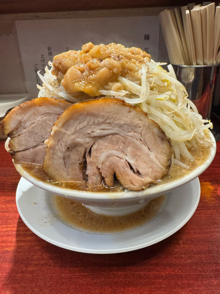 「ラーメンヤサイマシマシアブラカラメ」@麺 五六の写真