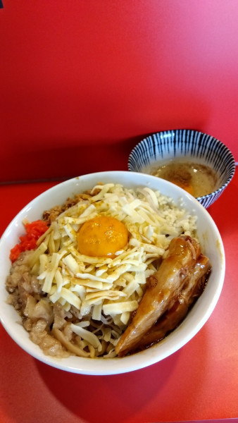 「チーズカレーまぜそば+麺400g+チーズ+生卵」@まぜそばマゼロー 船橋店の写真