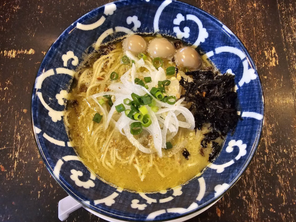 「【限定】なめ茸オイルと貝出汁の蕎麦　1300円」@煮干結社 弘前店の写真