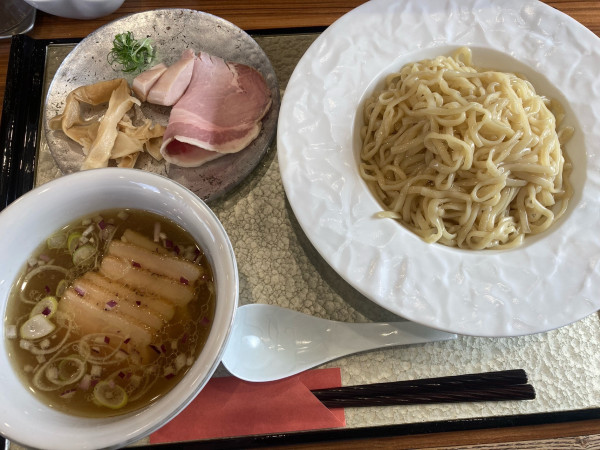 「塩つけ麺(大盛)+吊るし焼きチャーシュー」@彩とりの写真