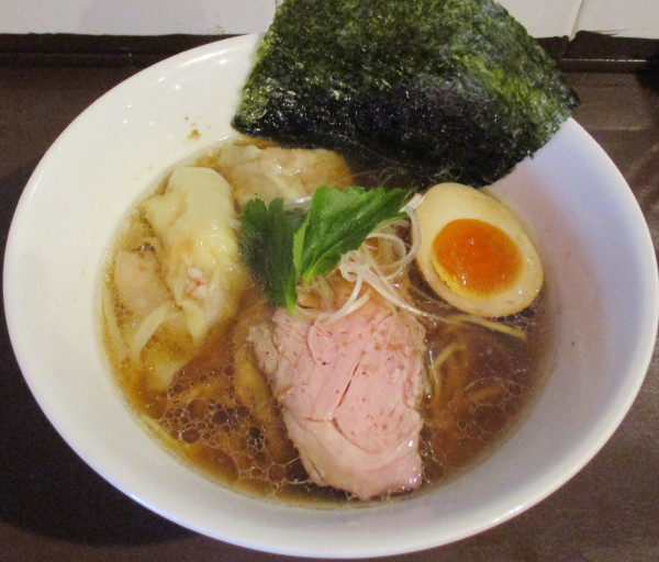「しょうゆ山椒ワンタンラァ麺　1100円」@麺屋おやゆびの写真