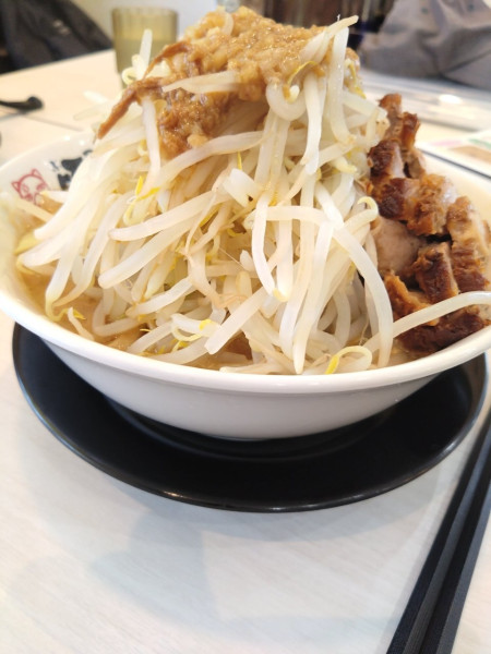 「ラーメン大6枚入り、野菜、ニンニクマシ」@ラーメン 豚っちの写真