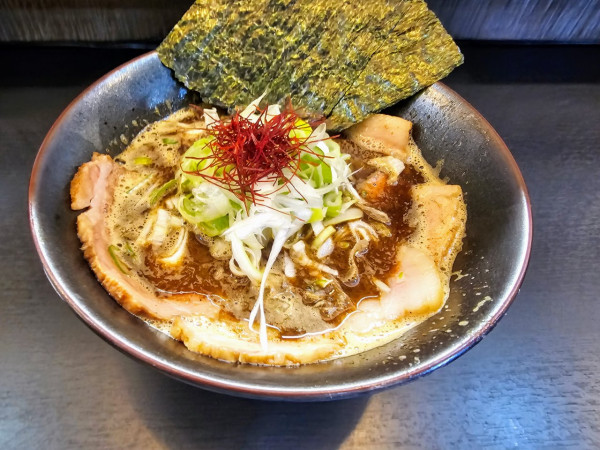 「焼きアゴラーメン」@麺屋なにがしの写真