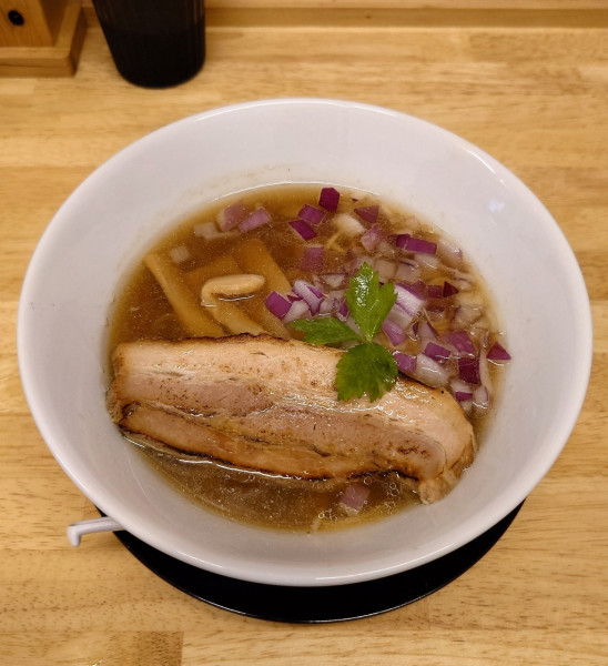 「淡麗煮干しそば(醤油、950円)」@煮干しそば 麺屋 春風の写真