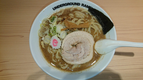 「ﾗｰﾒﾝ(濃厚)(1000円)麺大盛(250円)」@UNDERGROUND RAMEN 頑者 ららぽーと新三郷店の写真