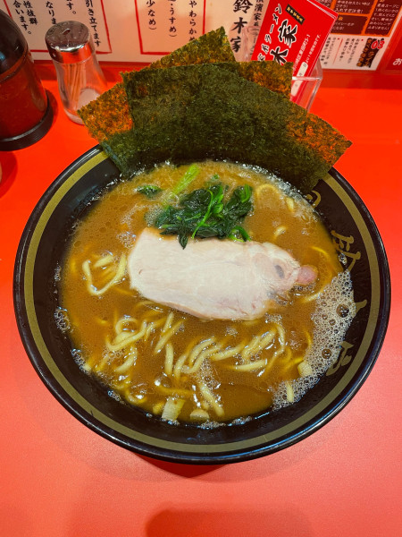 「ラーメン並(850円)麺固め」@横濱家系ラーメン 二代目鈴木家の写真