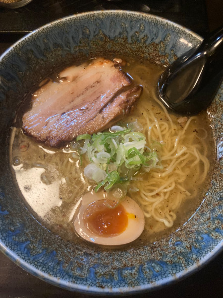 「もち豚の脂中華そば塩」@こくや 原田屋の写真