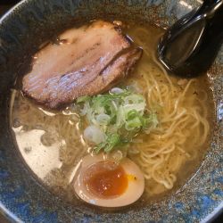 もち豚の脂中華そば塩