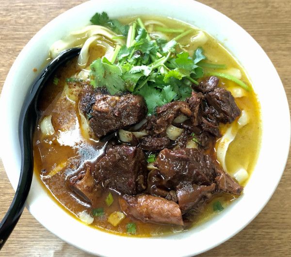 「青花椒牛肉麺1320円」@華隆餐館の写真