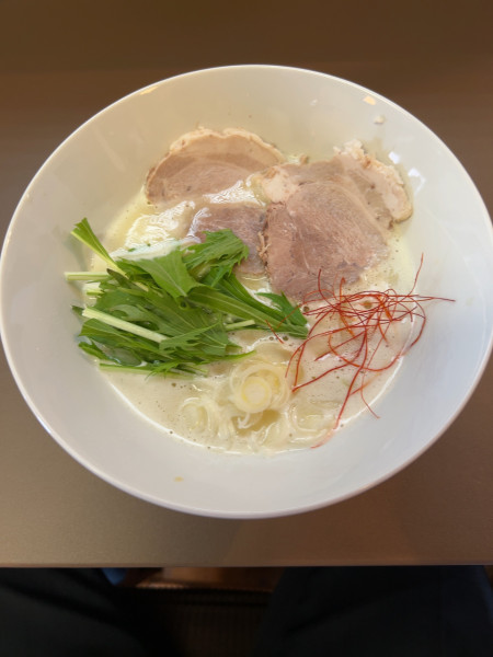 「鳥白湯白醤油らーめん（950円）」@麺屋不知火の写真